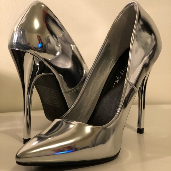 Work Your Metallic Heel Pump - Picture 5 of 5